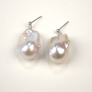 White Baroque Short Pearl Earring